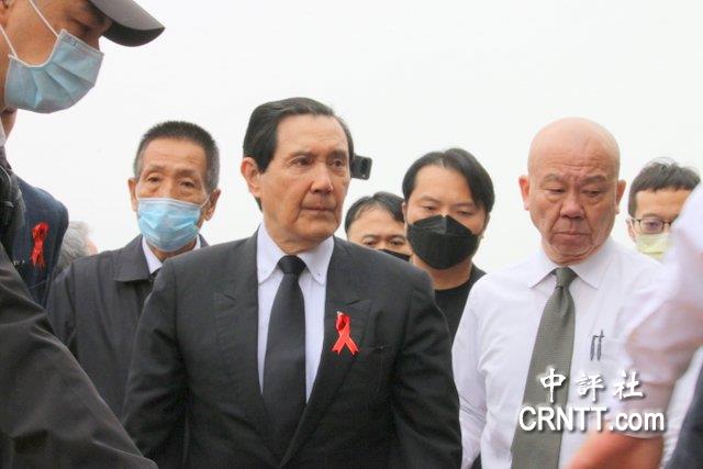 馬英九抵達告別式會場　出席柯文哲父喪儀式