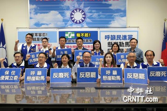 桃園藍綠黨團互嗆　大罷免、反惡罷拚場