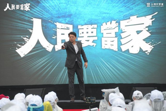 謝龍介閩南語金句連發9分鐘批綠　民眾叫好