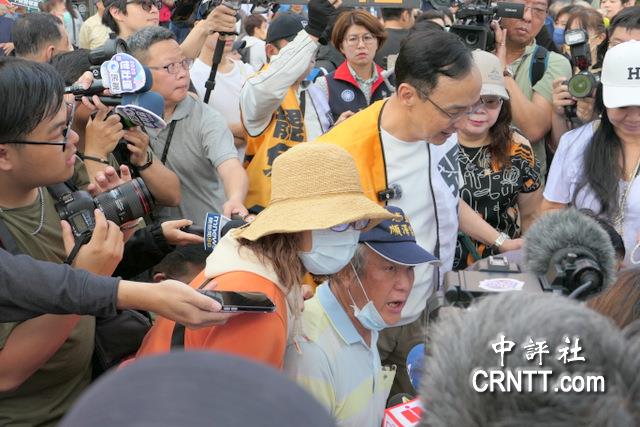 戰獨裁、我反綠!　民眾連署罷綠委　怒吼也要罷免賴清德