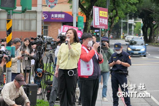 有危機！藍委李彥秀街頭拜票抗惡罷