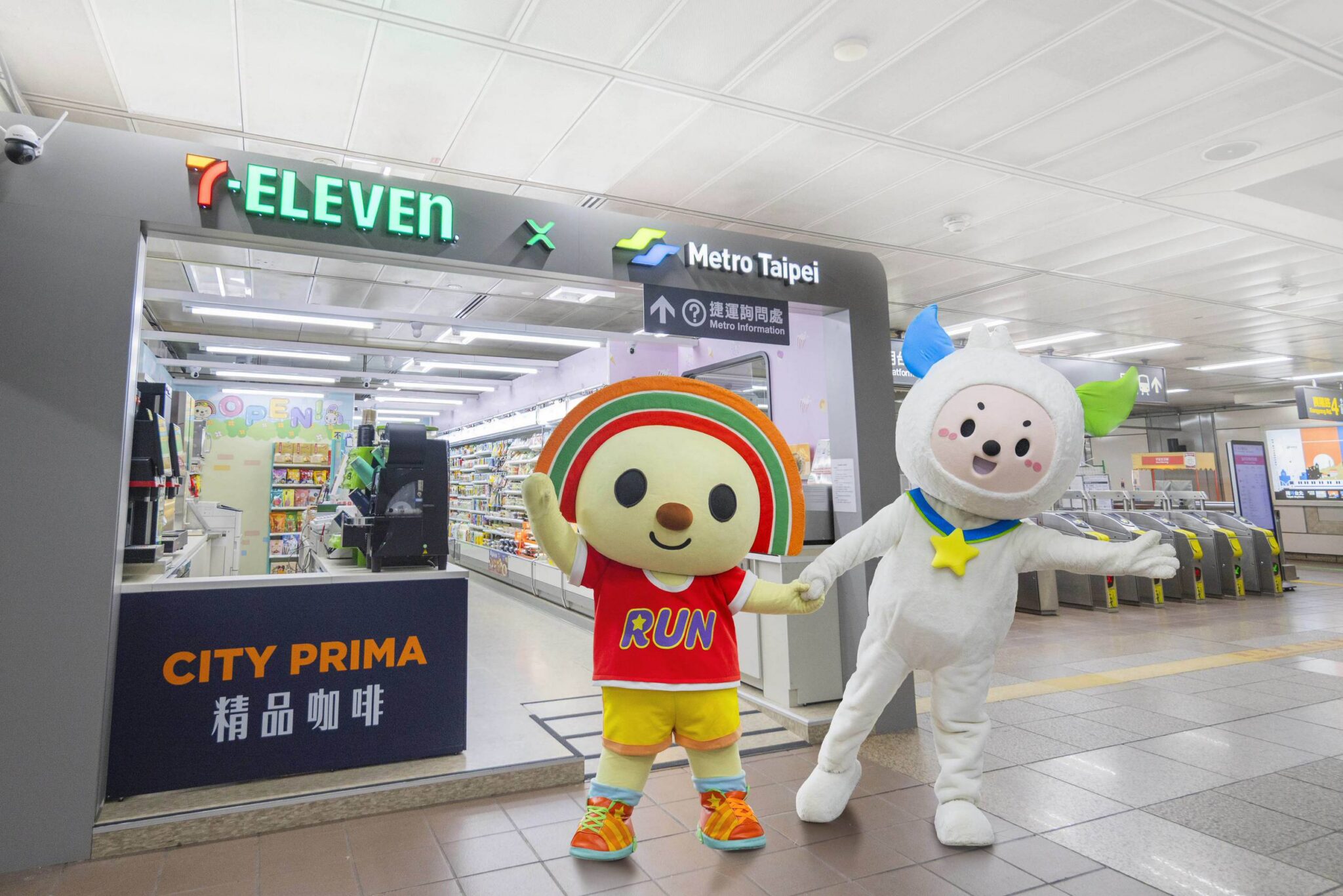 北捷與7-ELEVEN聯名店開幕　台大醫院站打造列車主題便利空間