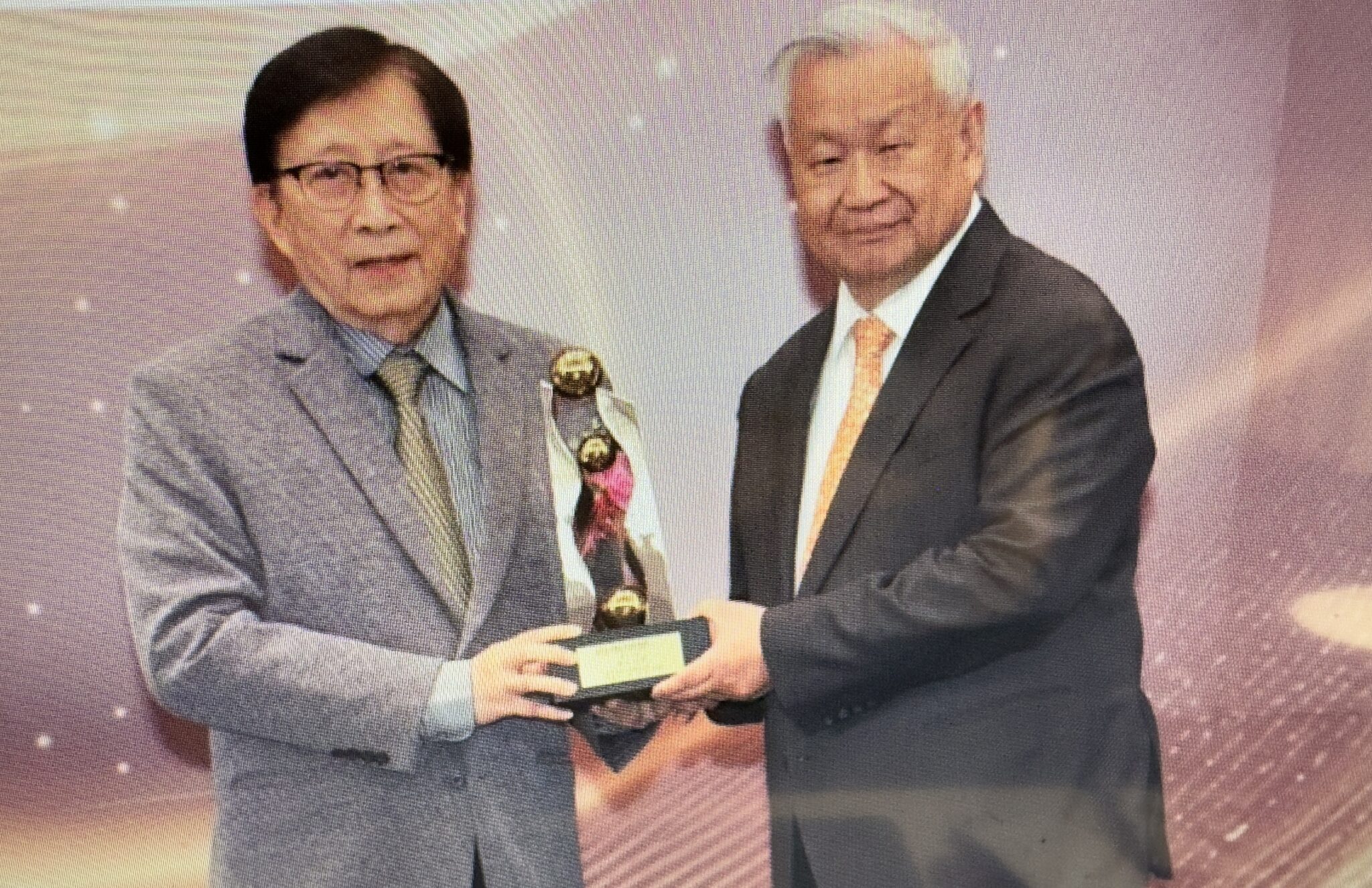 旺宏董事長吳敏求榮獲第十九屆潘文淵獎