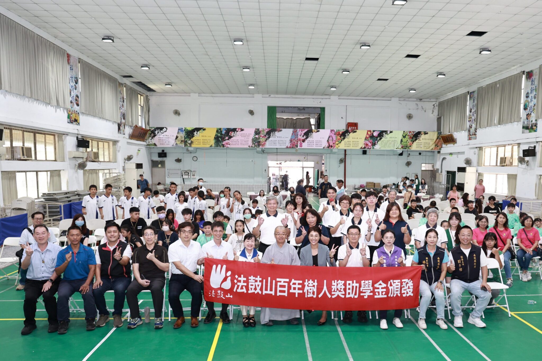 許淑華親頒感謝狀　法鼓山慈善基金會助學傳愛南投
