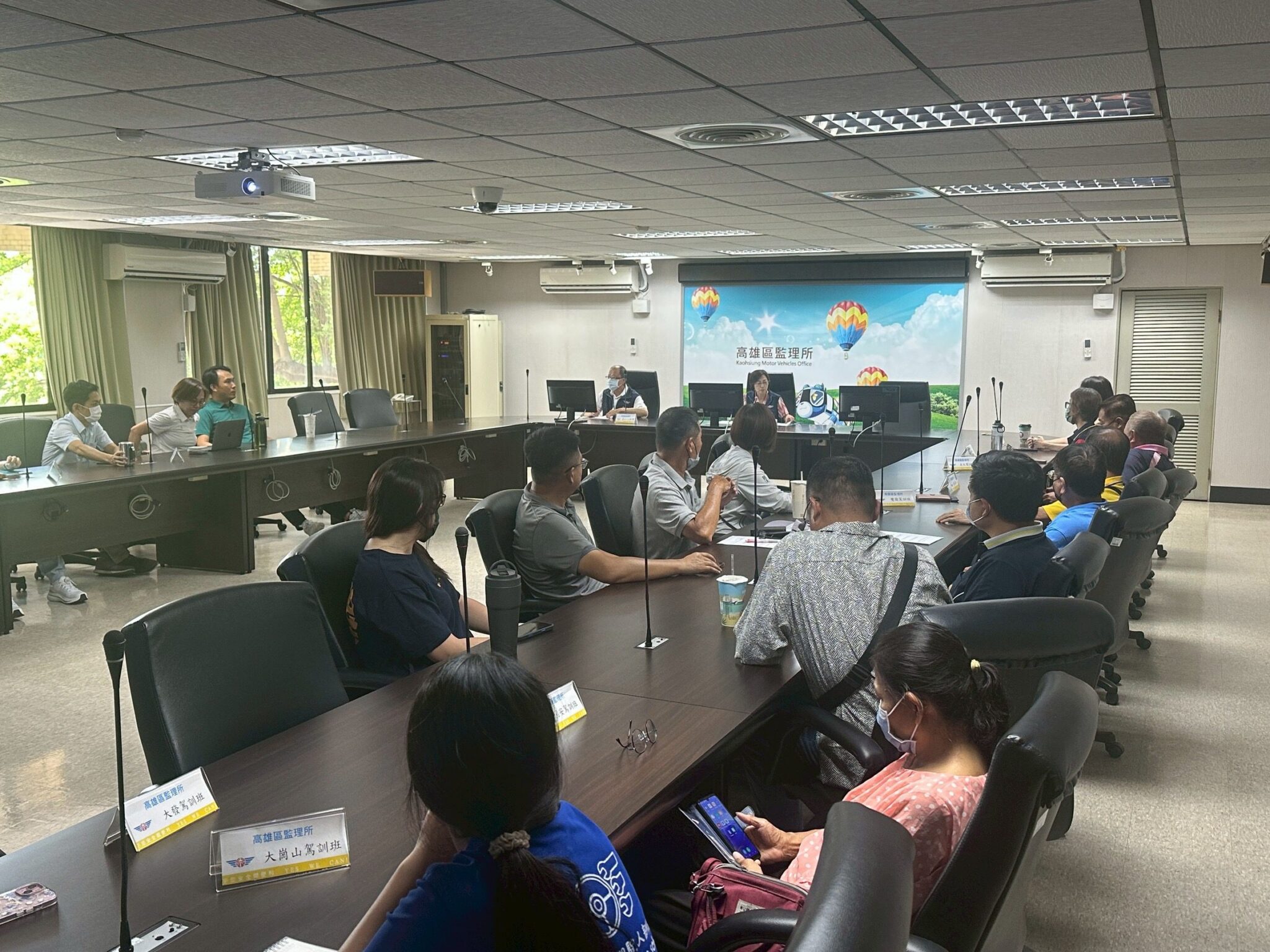 要求駕訓班落實教學 　高雄區監理所邀集業者召開座