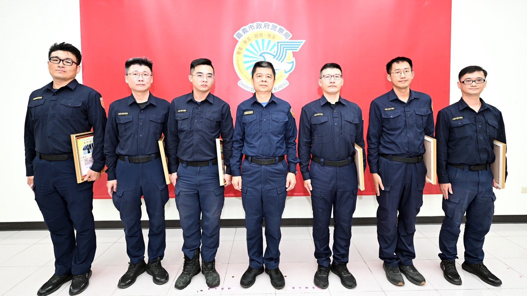 嘉市警表揚19位績優員警　陳明志局長親頒榮譽獎狀