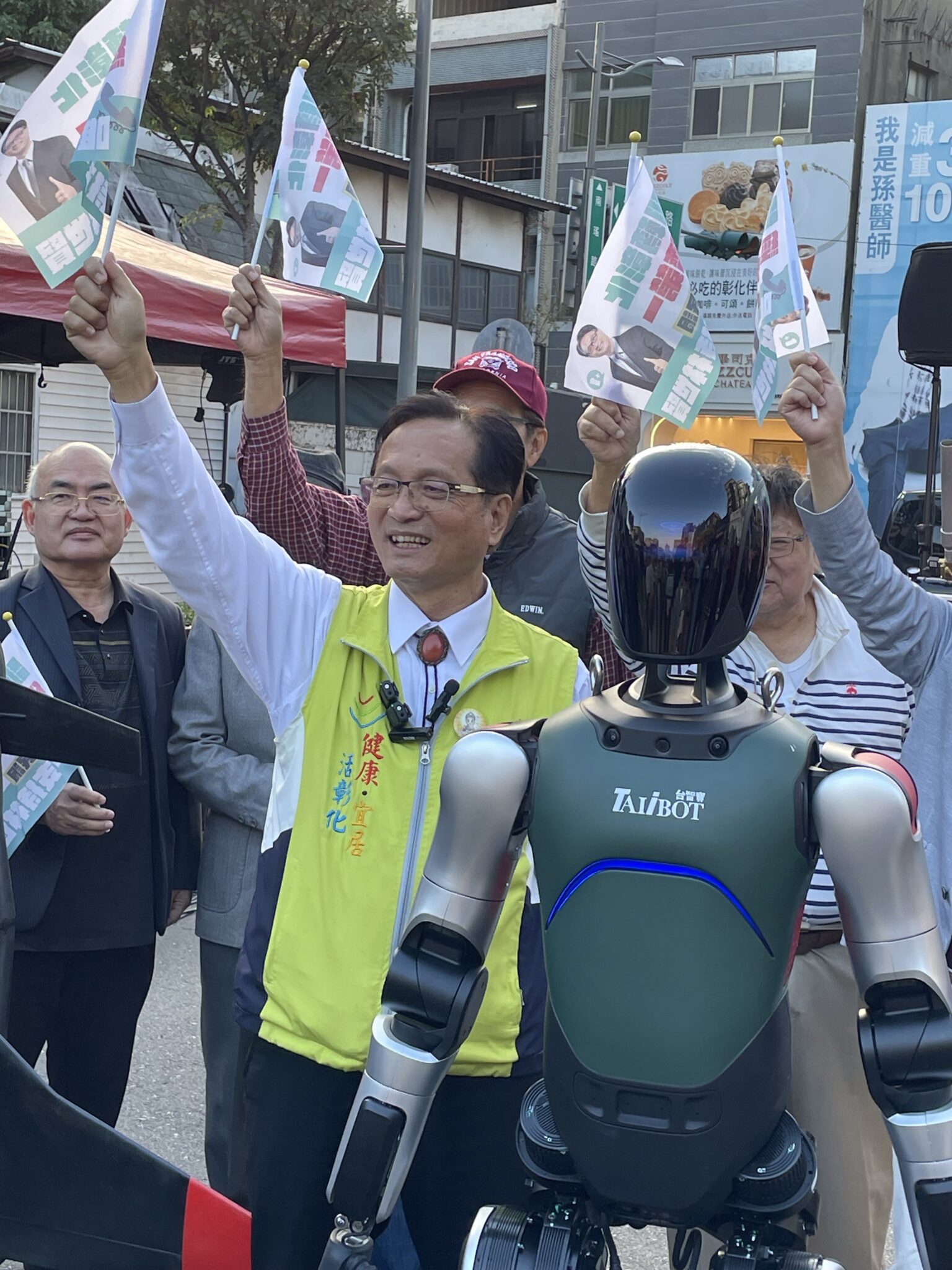 台灣選舉史上首見　人形機器人　現身林世賢勝利團結大會
