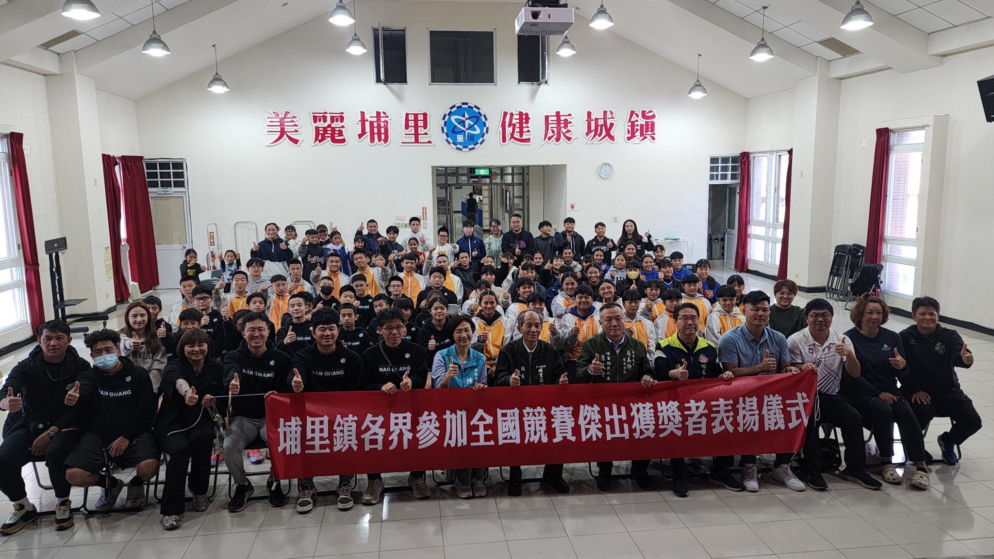 埔里囝仔讚！10項全國體育競賽榮獲前3名　鎮長阿伯開心頒發獎金鼓勵選手與教練