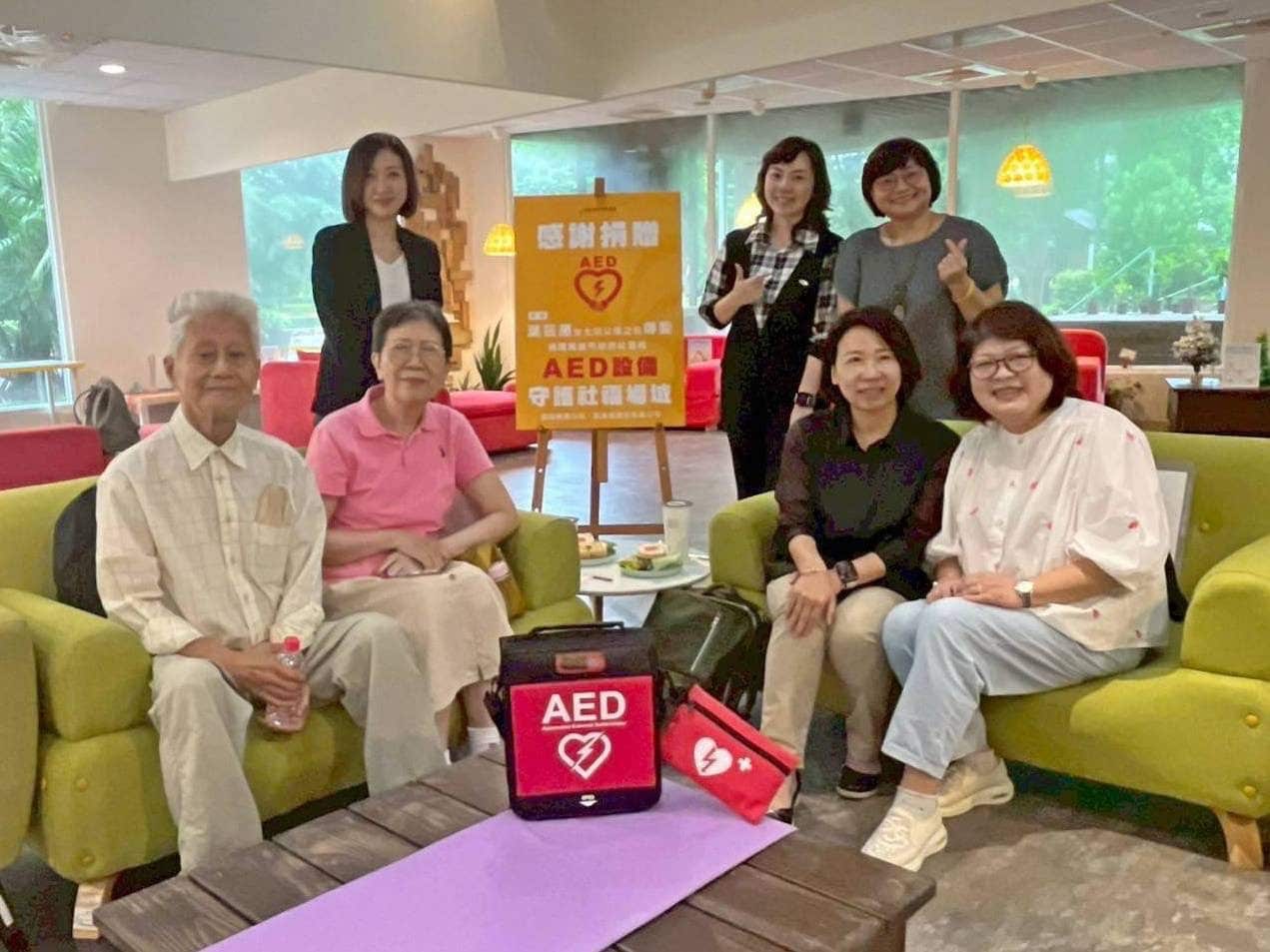 葉筱惠女士以父母之名傳愛　捐贈社會局AED設備守護社福場域安全