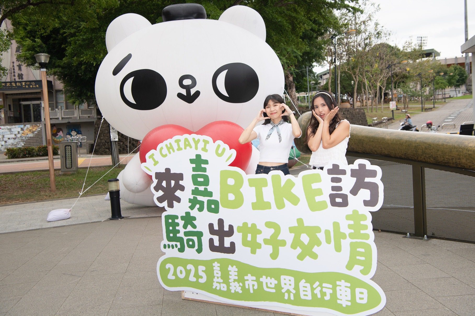 蘭潭湖畔的自行車約定　打卡爽爽貓拿大獎