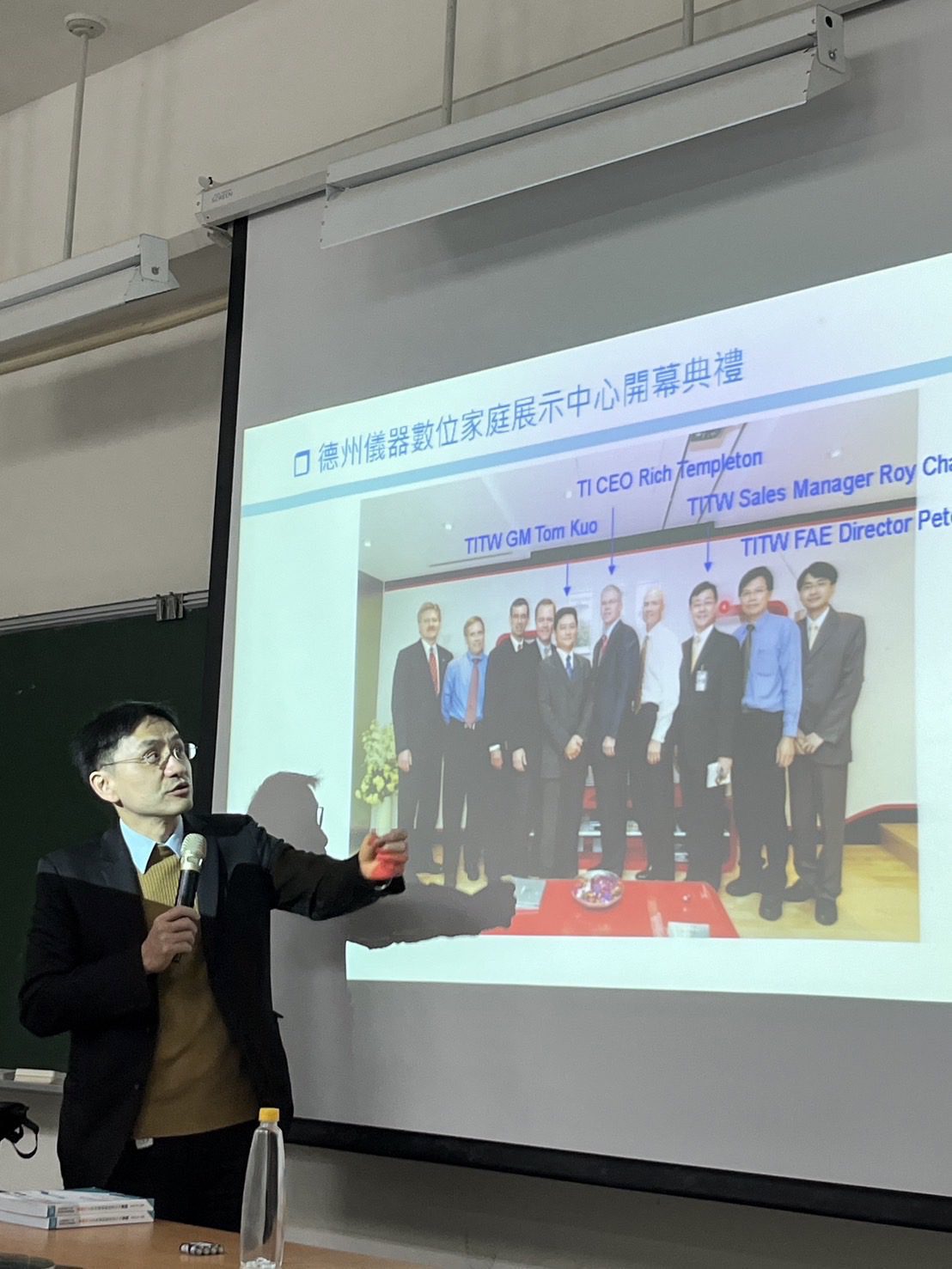 台灣學聯邀曲建仲博士内壢高中及康橋國際學校開講　剖析升學策略跨領域科技學習