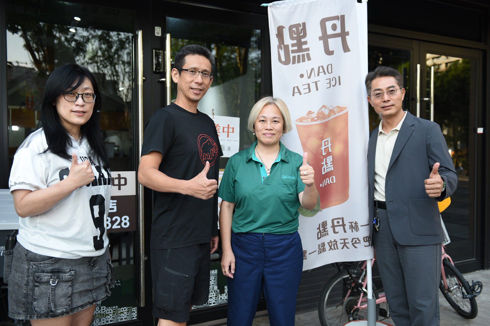 桃園房仲門市變身社區客廳　大邱企業「丹點手搖飲」成新風景