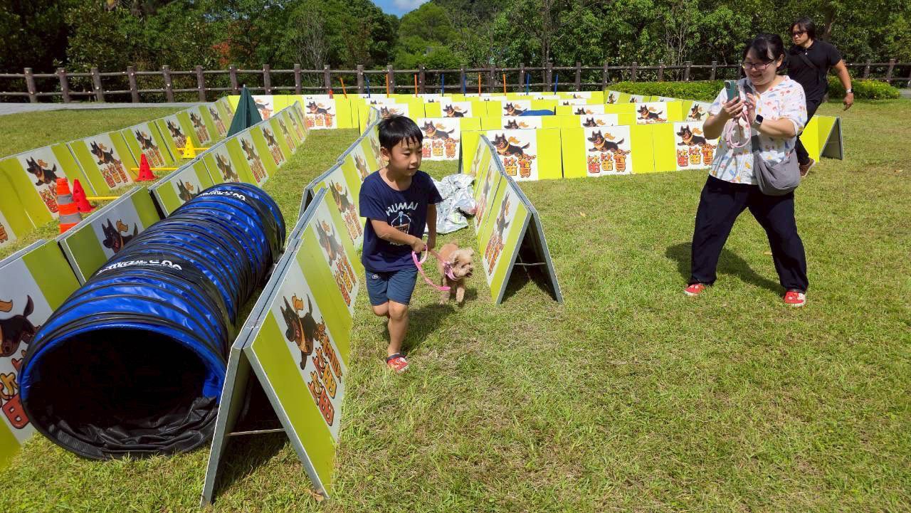 秋季「防疫健康GO」在暖東苗圃與毛孩同樂