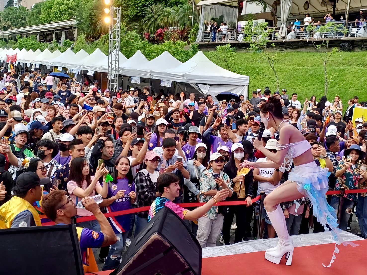 路跑X泰拳X女神演唱會　新北泰國潑水節嗨翻碧潭　5千泰國移工與新住民同樂