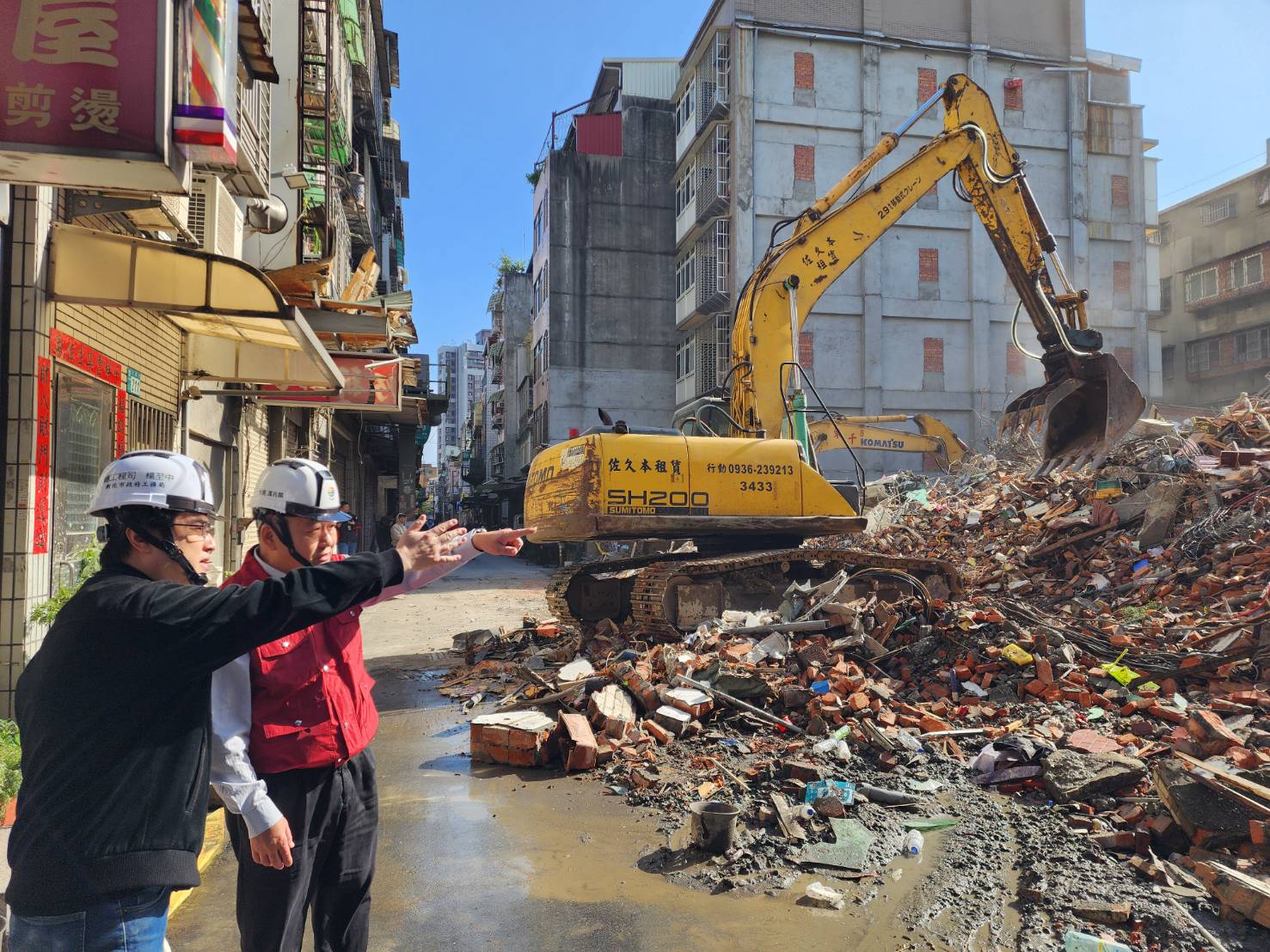 三重施工損鄰案 連夜完成危險建物拆除 侯友宜: 安置住戶 究責、協助求償 三重施工損鄰案 連夜完成危險建物拆除 侯友宜: 安置住戶 究責、協助求償