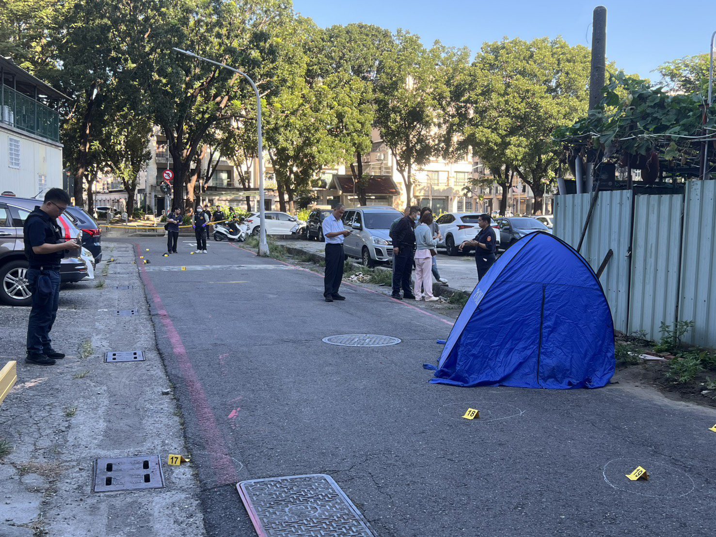 高雄市當街狙殺10多槍　男子頭頸多處中彈亡