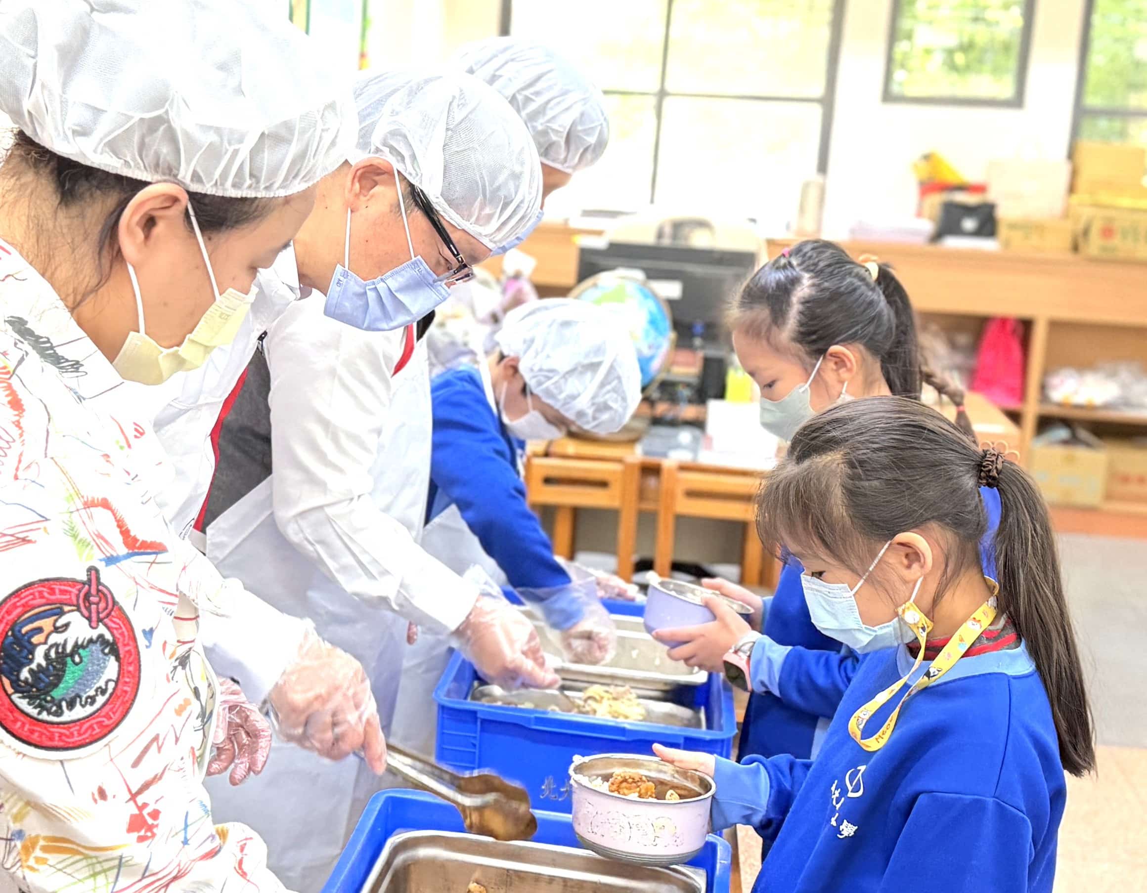 侯友宜宣布新北公私立國中小免費營養午餐　今年8/31上路　年投入48.4億經費