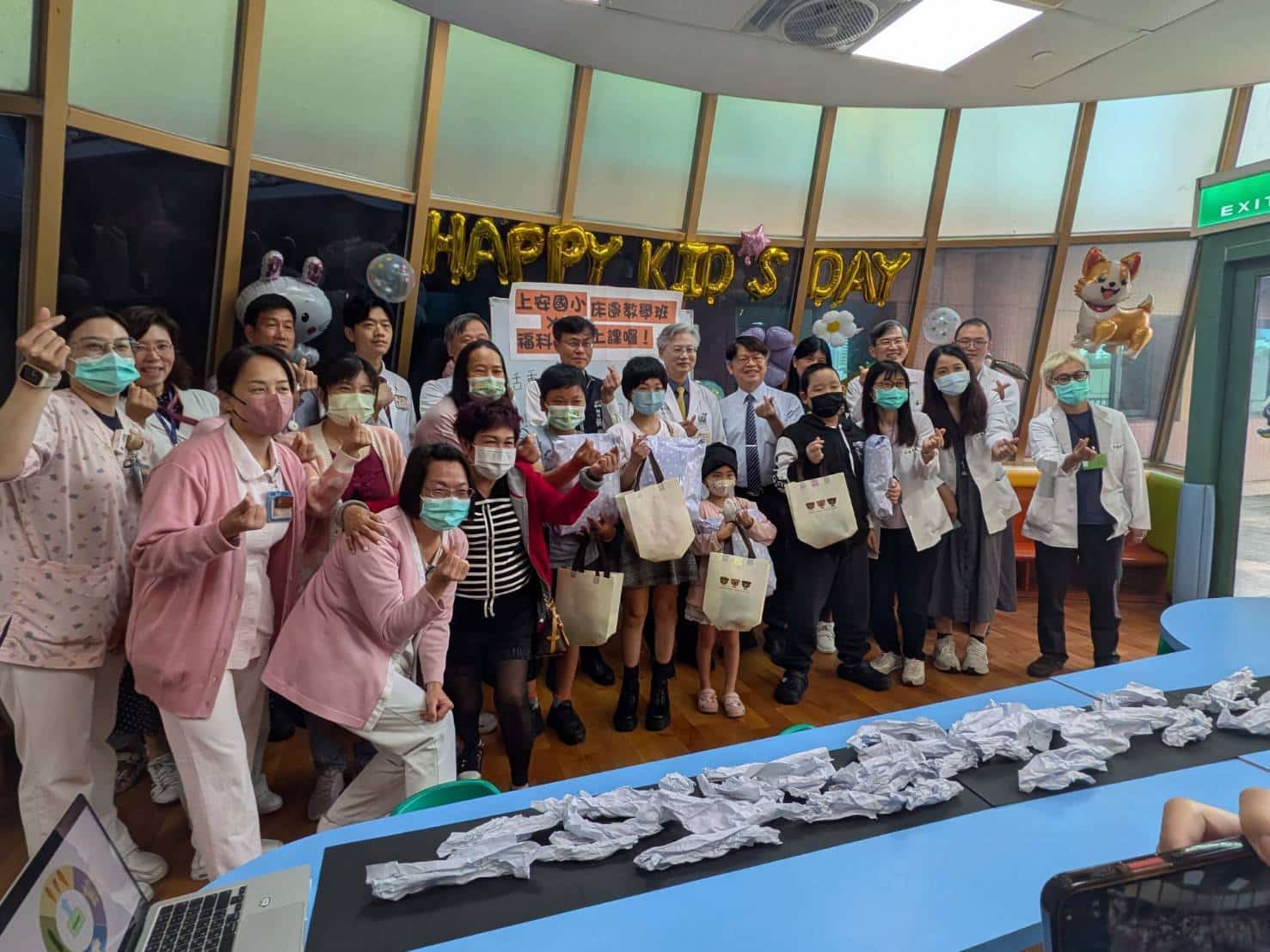 創意壽司與繪本導讀送祝福　中市教育局推床邊教學陪童暖過兒童節