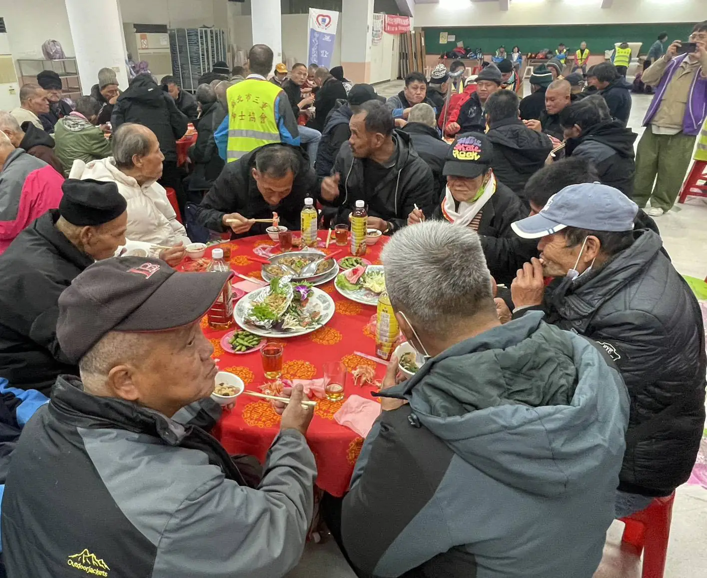三重紳士協會歲末關懷餐會　鼓勵街友努力迎接新未來