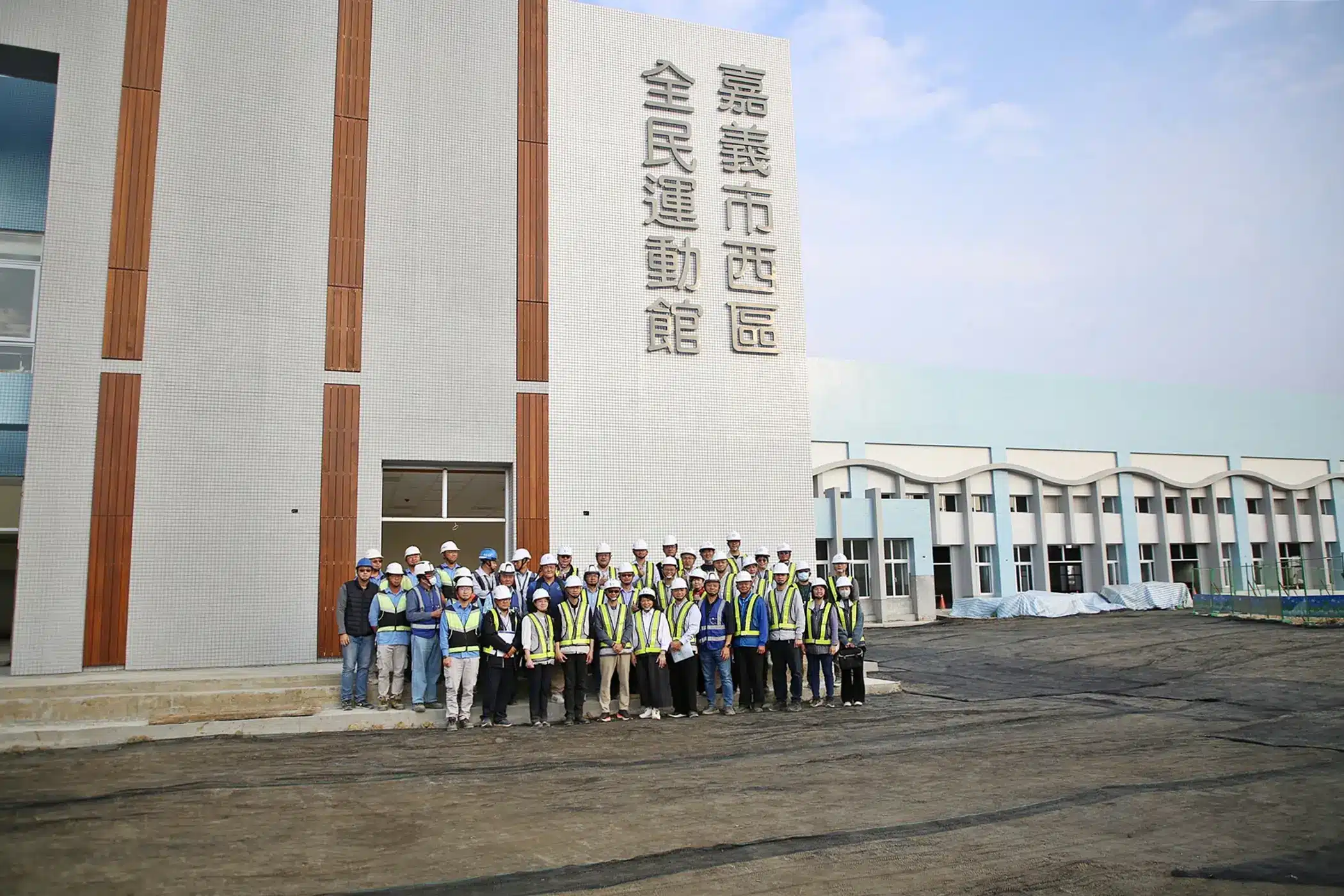 黃敏惠視察嘉市西區全民運動館　工程進度超前75％　預計今年完工