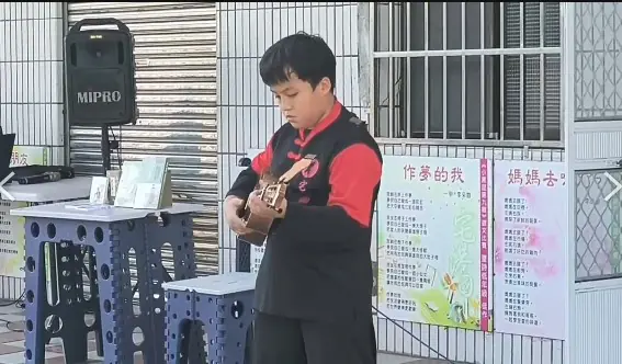 近全盲小太陽閃耀普仁獎!周君憲樂觀撥弦勇築音樂夢 近全盲小太陽閃耀普仁獎!周君憲樂觀撥弦勇築音樂夢