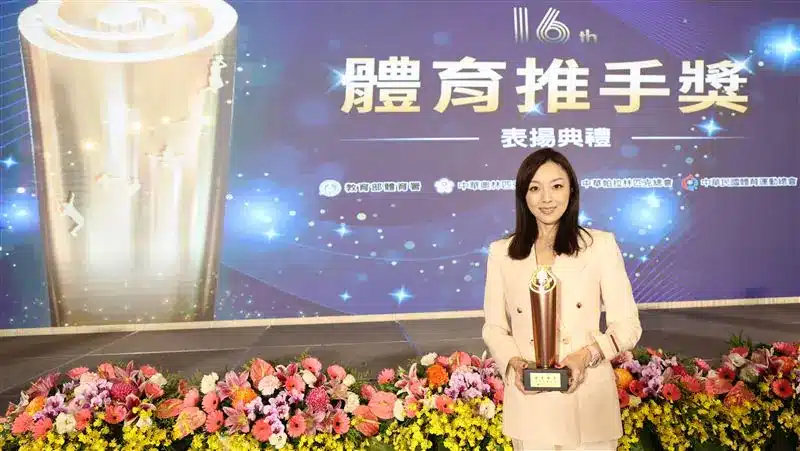 舊愛新歡？王定宇與名媛劉怡萱同進出　否認婚外情但自爆已離婚