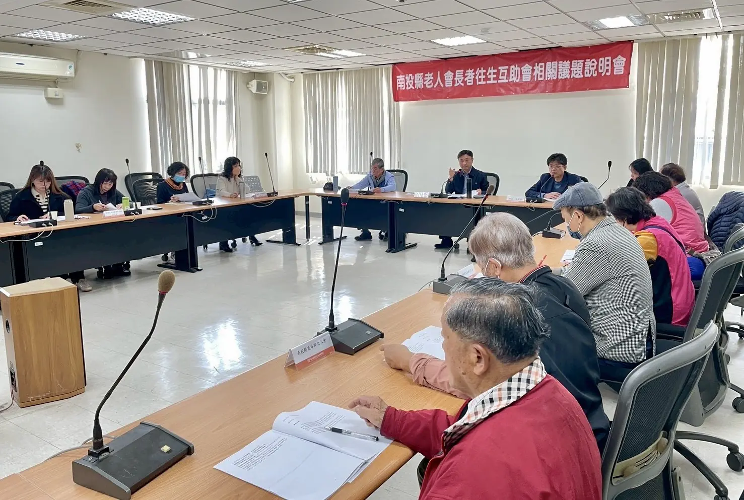 投縣府主動輔導　19個老人會齊聚共談長者往生互助制度