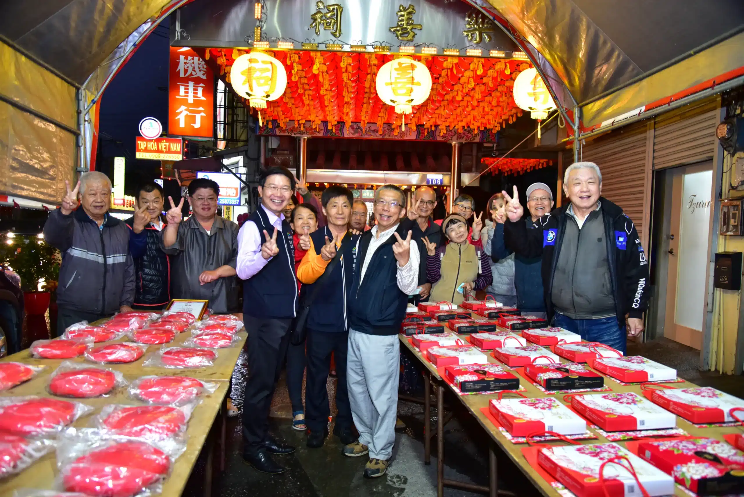 鬪粄慶添丁！東勢新丁粄節宮廟擲筊祈福　驚見136 斤大紅粄