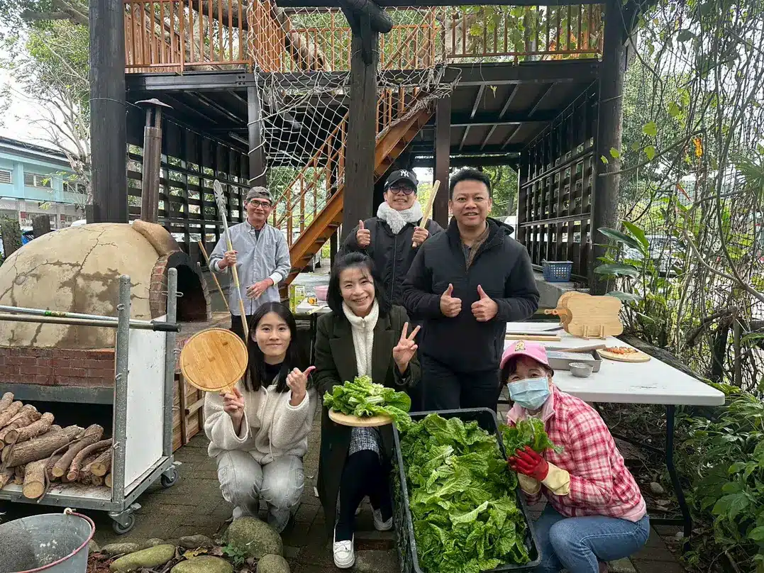 泥土與AI的溫柔對話 桃園市中興國小親師生共築科技農園夢
