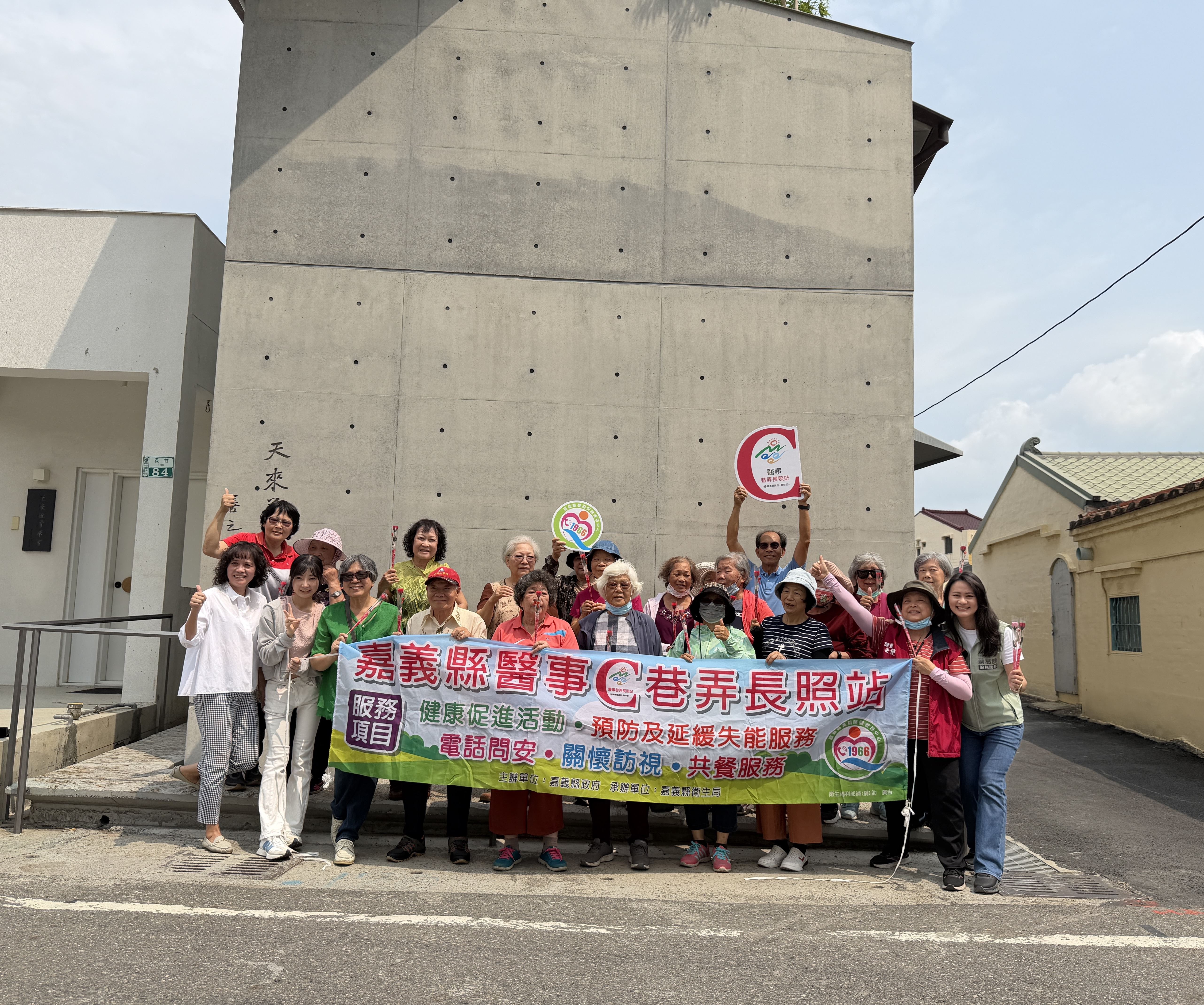 義竹衛生所醫事C長輩走訪天來美術館　開啟藝術饗宴