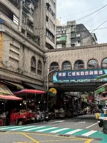 打造舒適購物空間 仁博愛市場2樓空調汰換工程展開 打造舒適購物空間 仁博愛市場2樓空調汰換工程展開