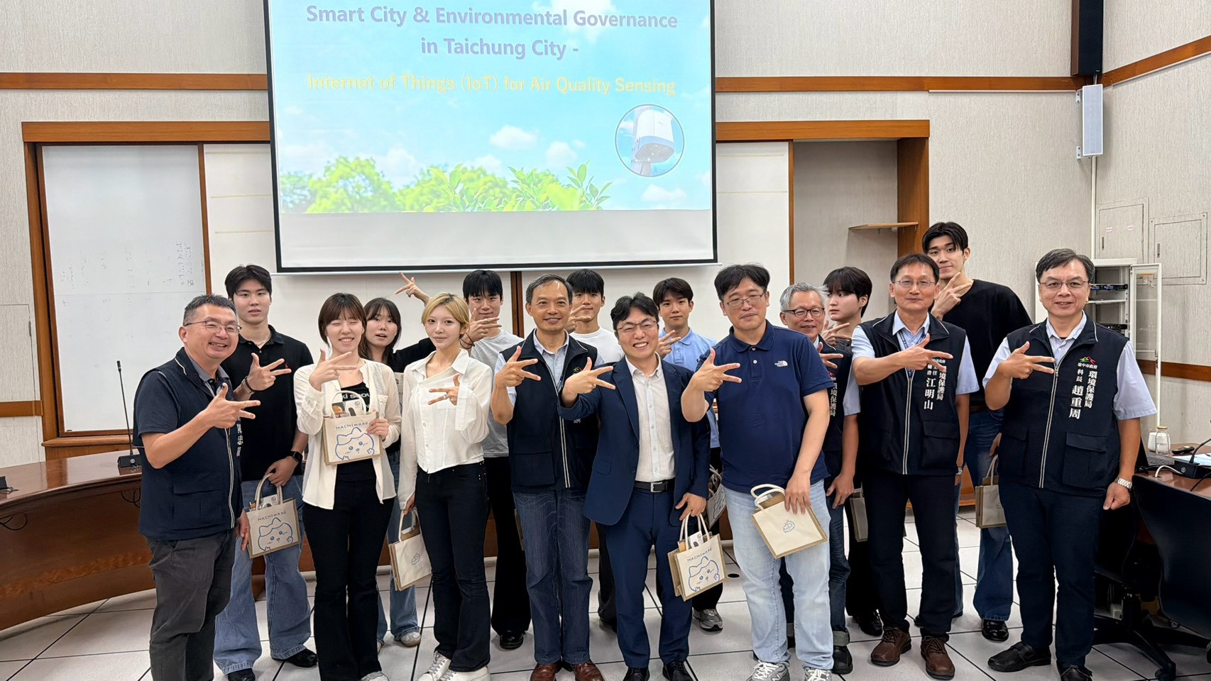 智慧防污成果邁向國際！　中市環保局科技治理實績 驚豔台韓師生