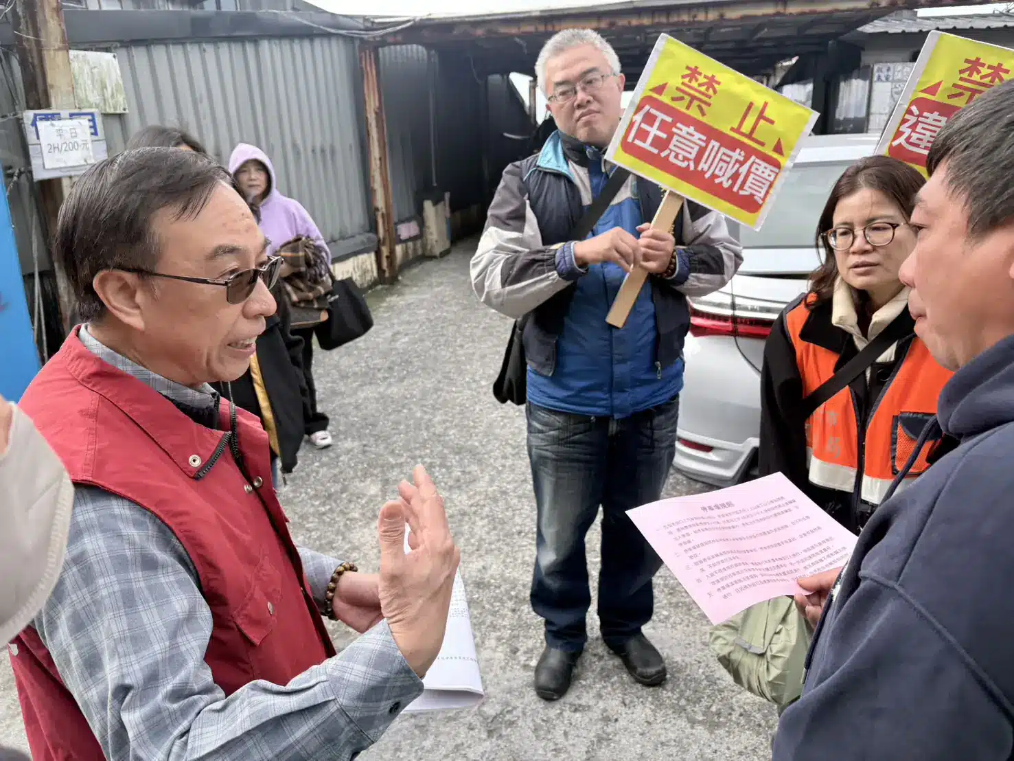 防堵春節哄抬 新北市府聯合稽查九份停車場與計程車 防堵春節哄抬 新北市府聯合稽查九份停車場與計程車