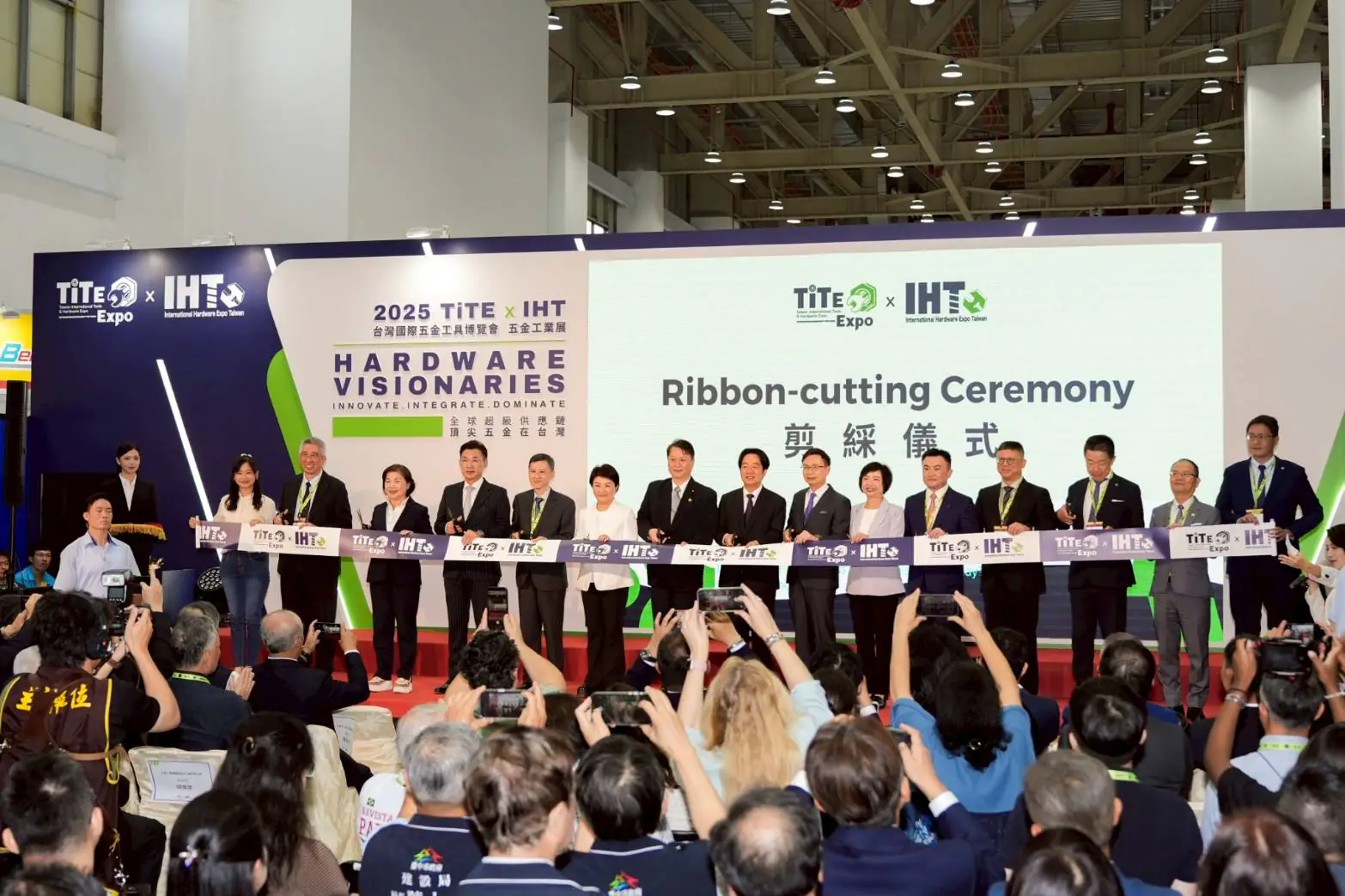 連19季奪四冠！　盧市長任內經濟指標全國第一　會展經濟成中台灣成長引擎