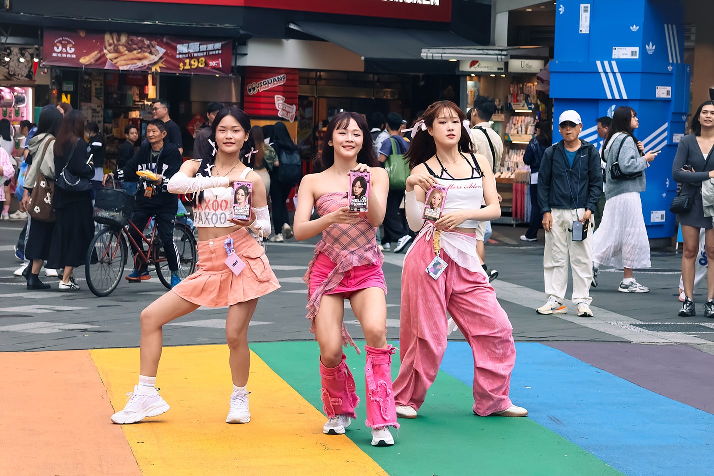 Y2K狂潮襲捲西門町！魅尚萱HELLO BUBBLE 宣告「焦糖色時代」來臨