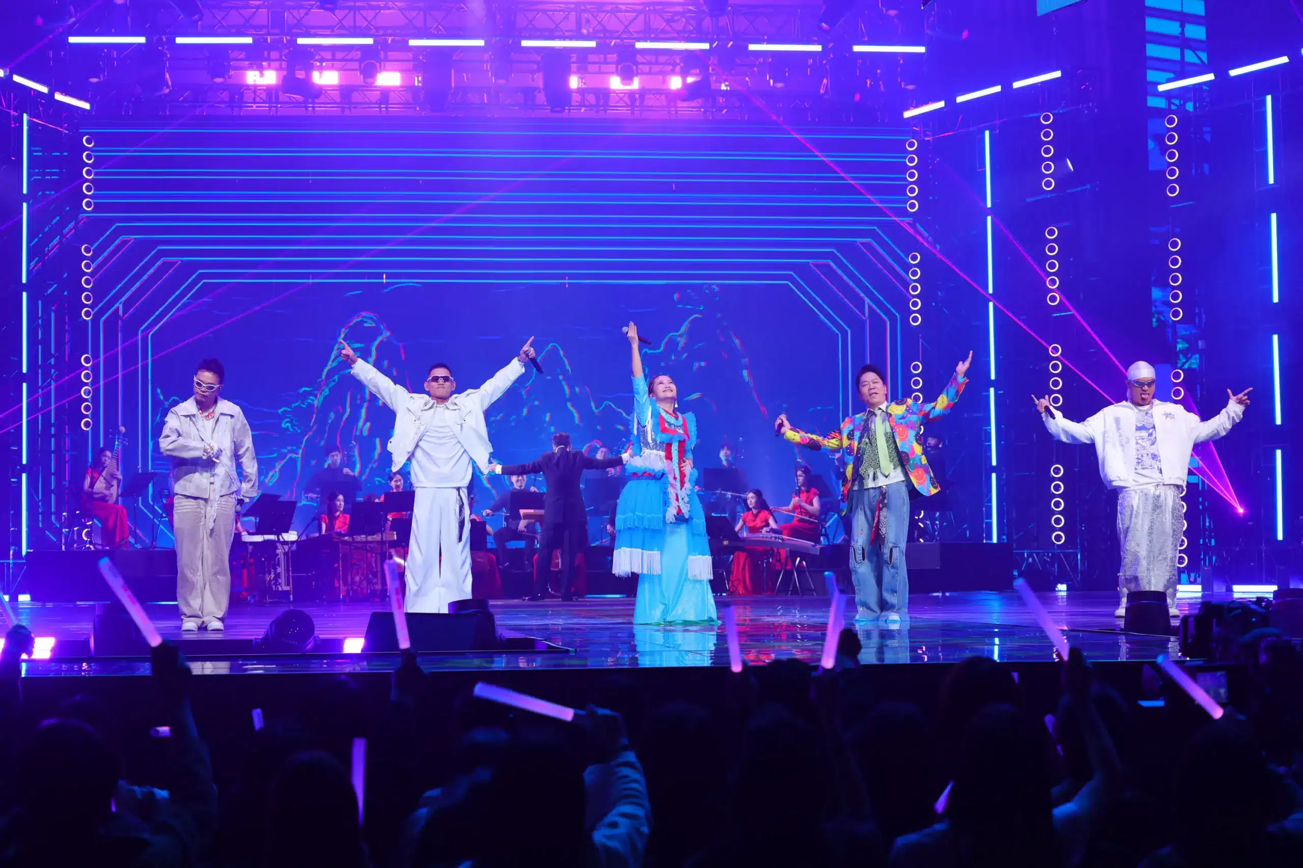 WE ARE 我們的除夕夜跨世代共演 春節最大KTV包廂 WE ARE 我們的除夕夜跨世代共演 春節最大KTV包廂