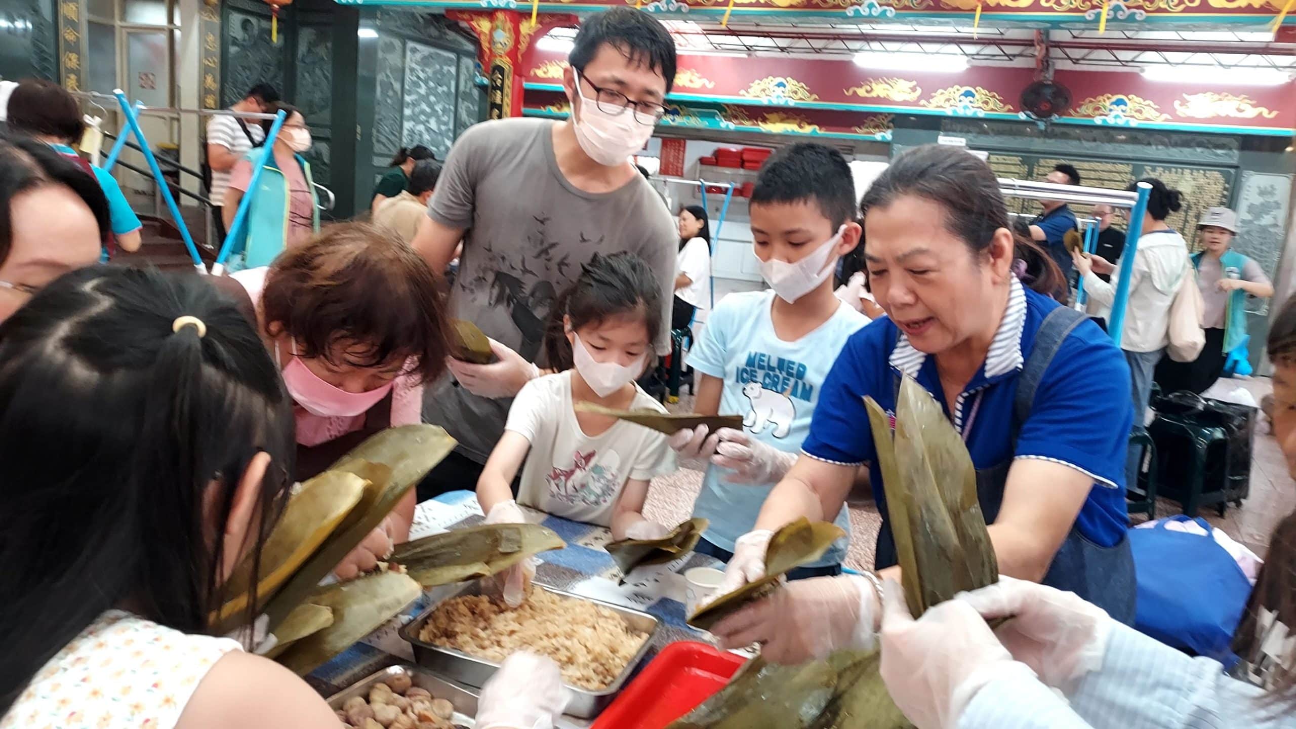 粽香傳情親子同樂 文山區公所攜手忠順廟推人口政策 粽香傳情親子同樂 文山區公所攜手忠順廟推人口政策
