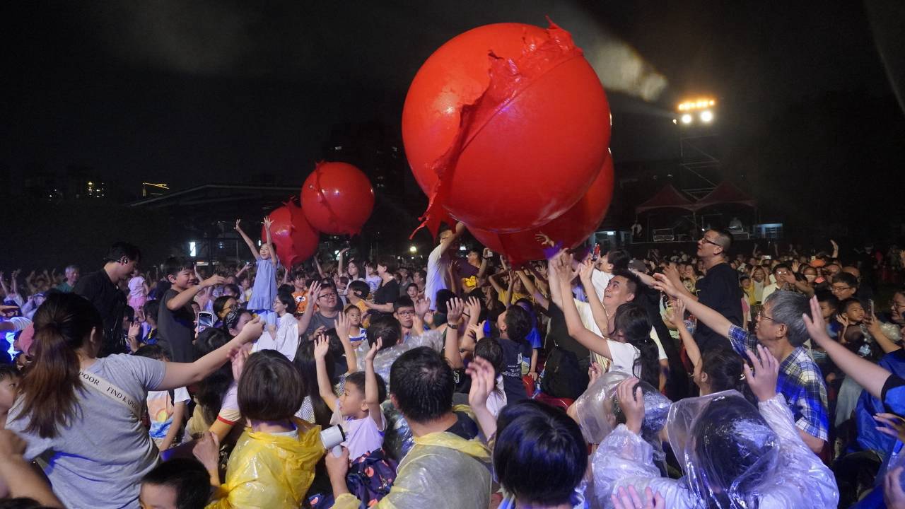 紙風車《寶莉回家》嗨翻台中！　千名親子歡聚健行國小 共度藝術仲夏夜