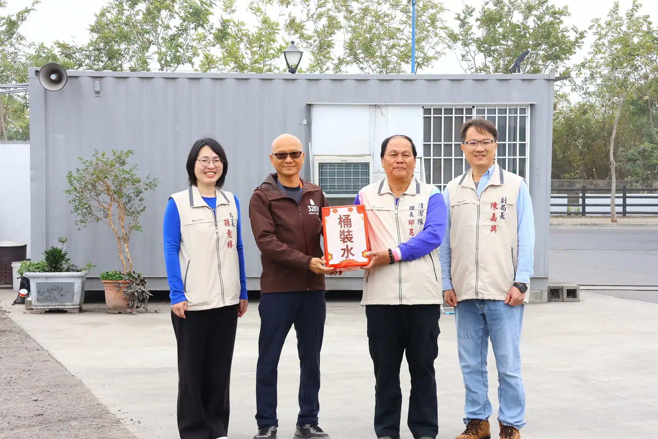 迎新年感謝清潔隊員　嘉義市副市長除夕送暖