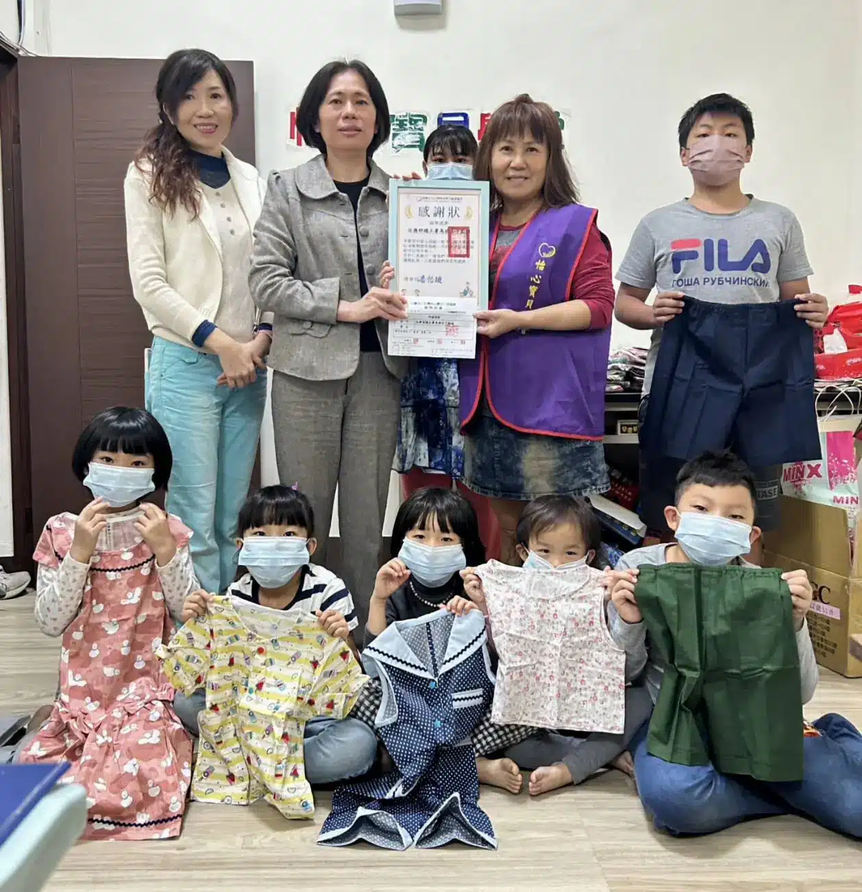 高女監作業科「縫紉班」手作童裝歲末送暖　啟發女性特質守護弱勢兒童