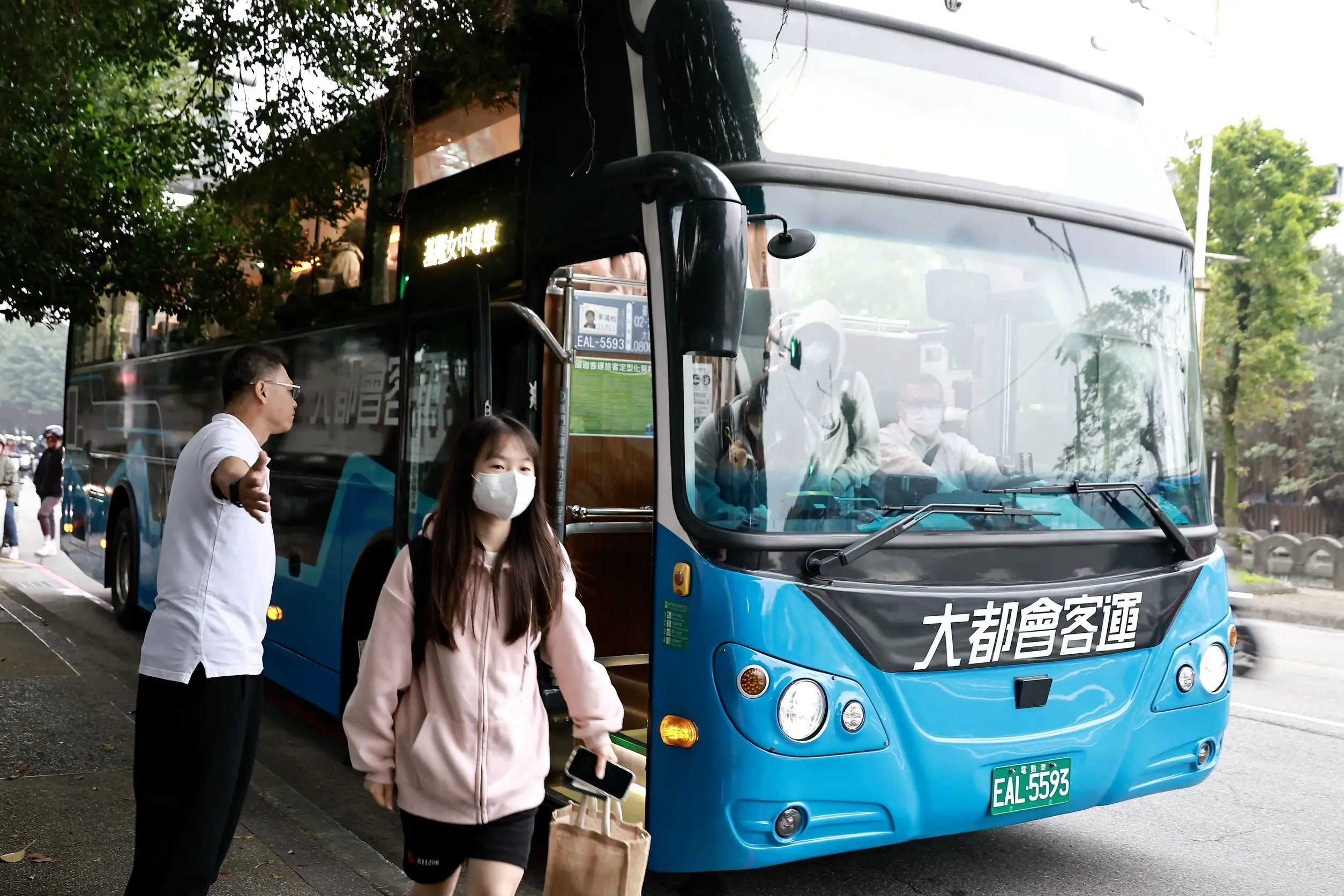 城際電動公車進校園　基隆女中學生通勤更安全舒適