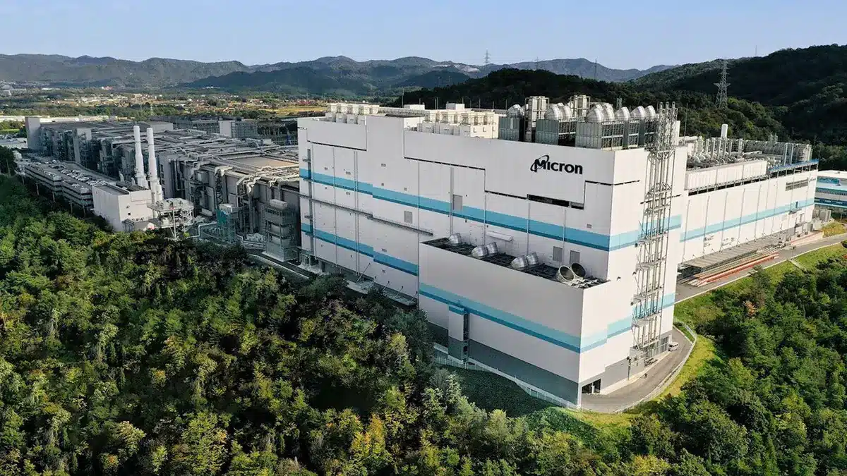 AI浪潮引爆「記憶體之亂」！美光狂砸568億收購力積電銅鑼廠 產能鎖定2026噴發