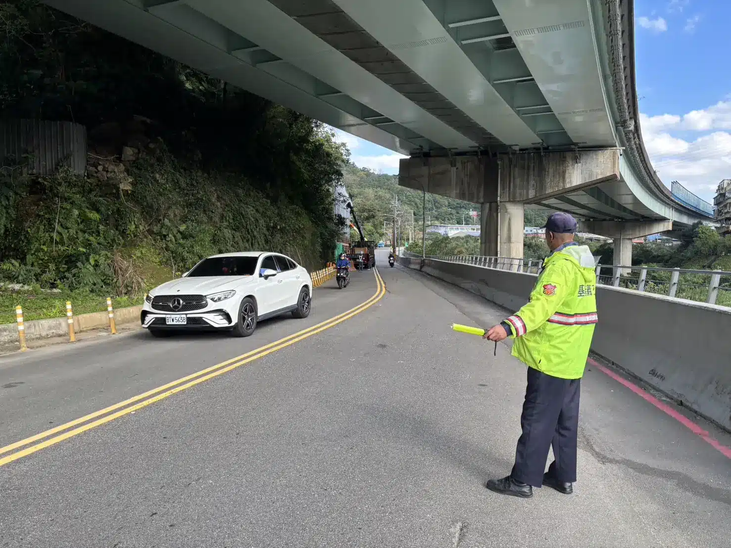 基隆市興隆街邊坡修復完成 15日傍晚恢復單線通車 基隆市興隆街邊坡修復完成 15日傍晚恢復單線通車