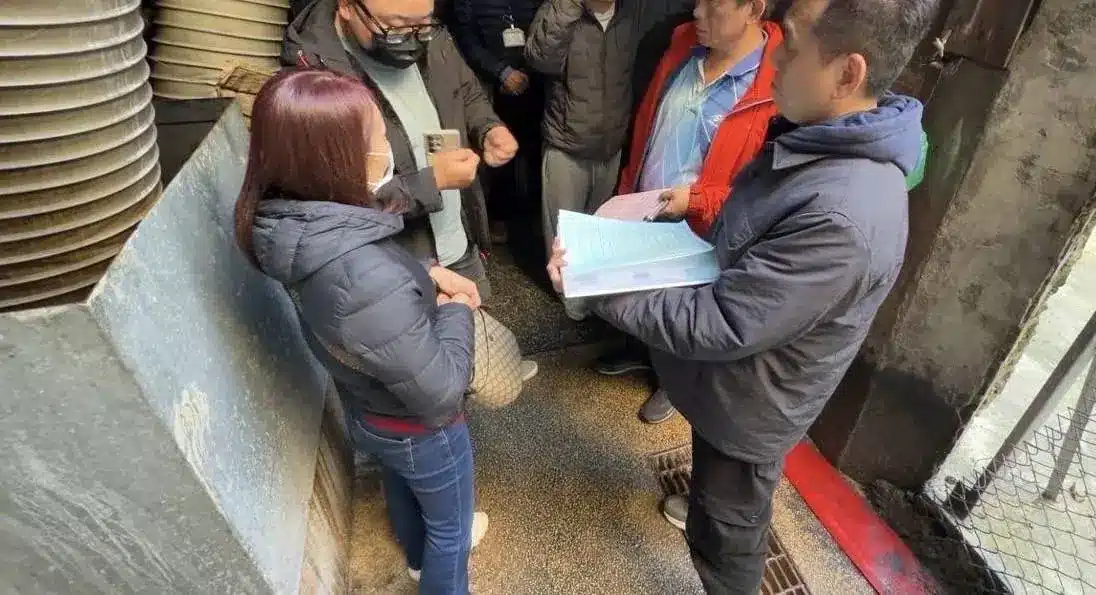 基隆廟口商圈側溝油污污染　環保局連兩日稽查開罰逾10萬元