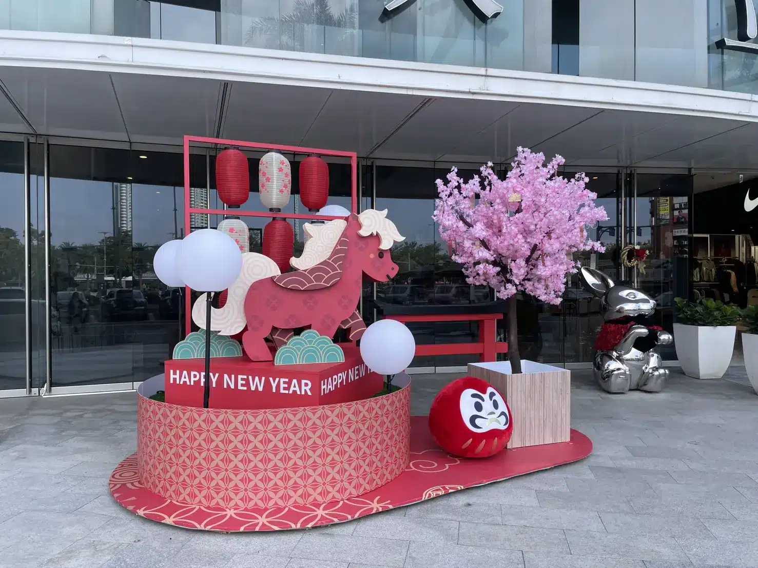 福袋升級登場　高雄大立馬年主題裝置與藝術展　拍照熱點同步開放