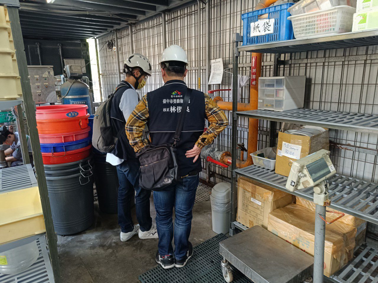 台中首波大型用氣餐飲業稽查　4業者廚房環境標示缺失　現場勸導改善