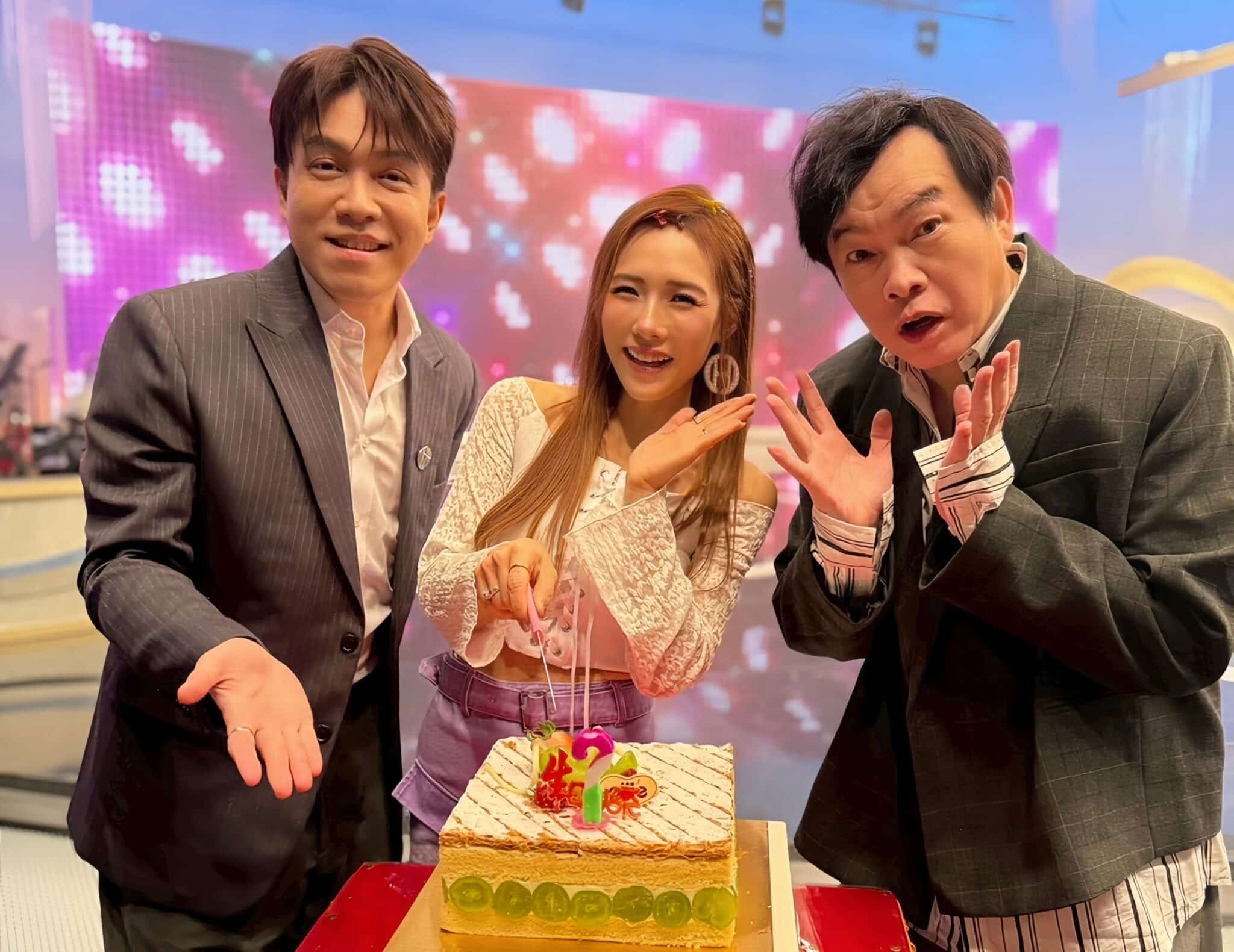 吳申梅 Gigi 狂收八顆蛋糕 康康許志豪率近百人棚內齊唱生日快樂
