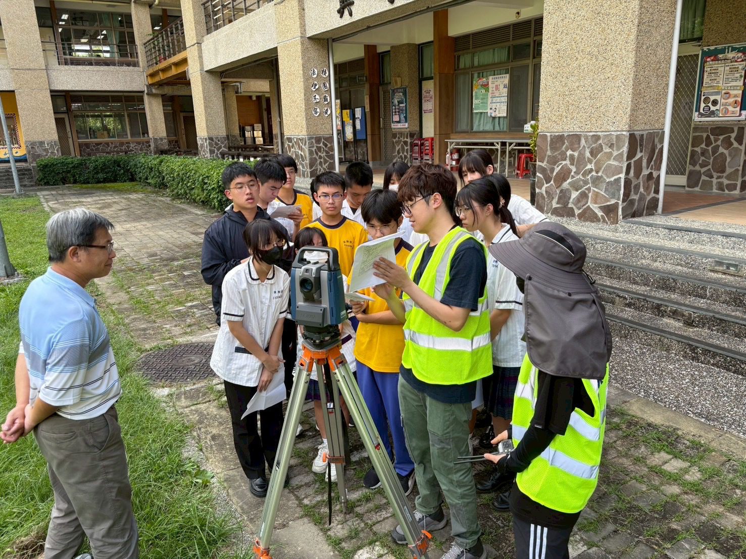 東勢地政攜手東勢高工　學徒制傳承培育在地測量人才