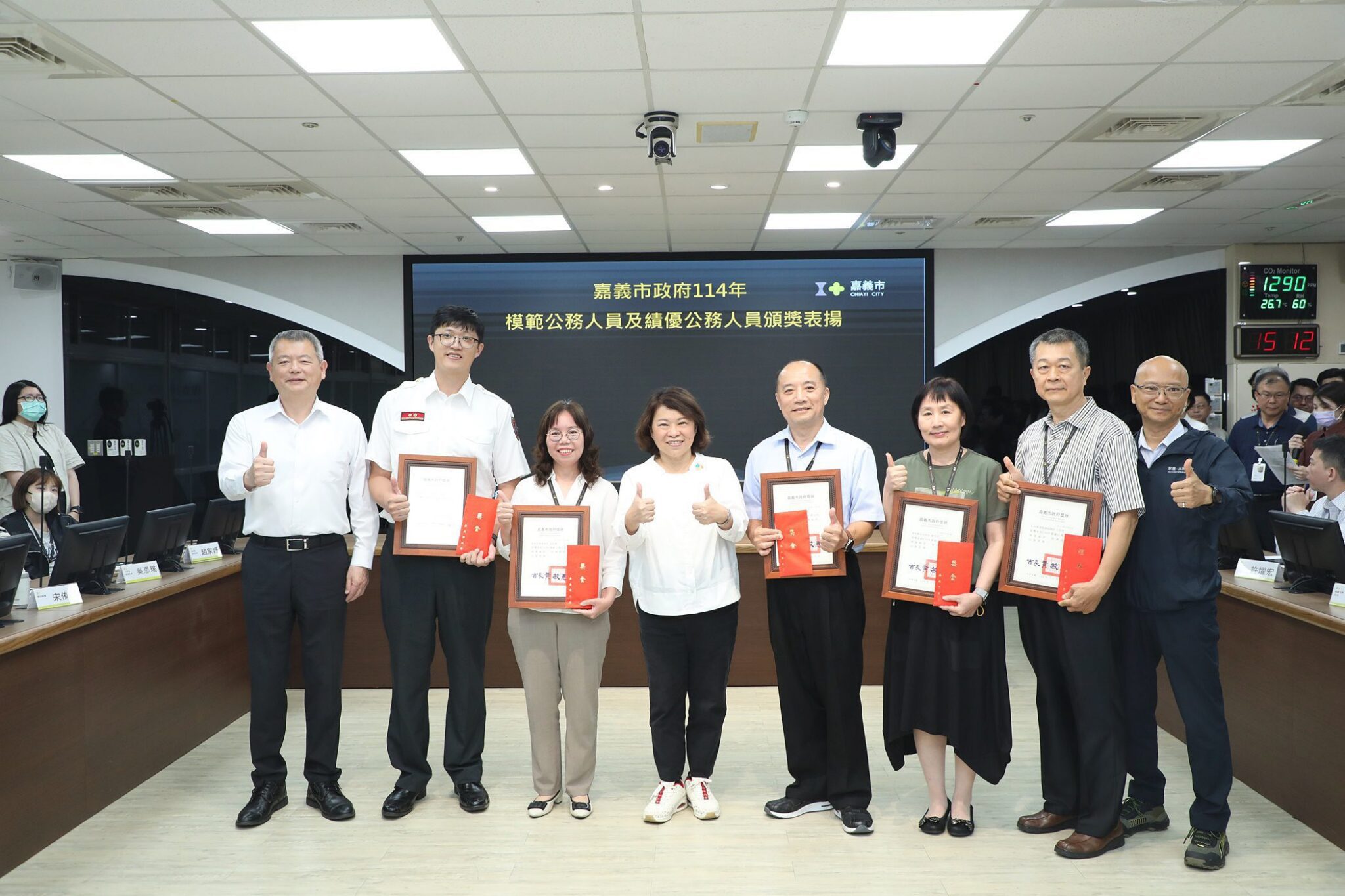 嘉義市表揚模範及績優公務人員　黃敏惠期許同仁跨域整合帶動城市再造