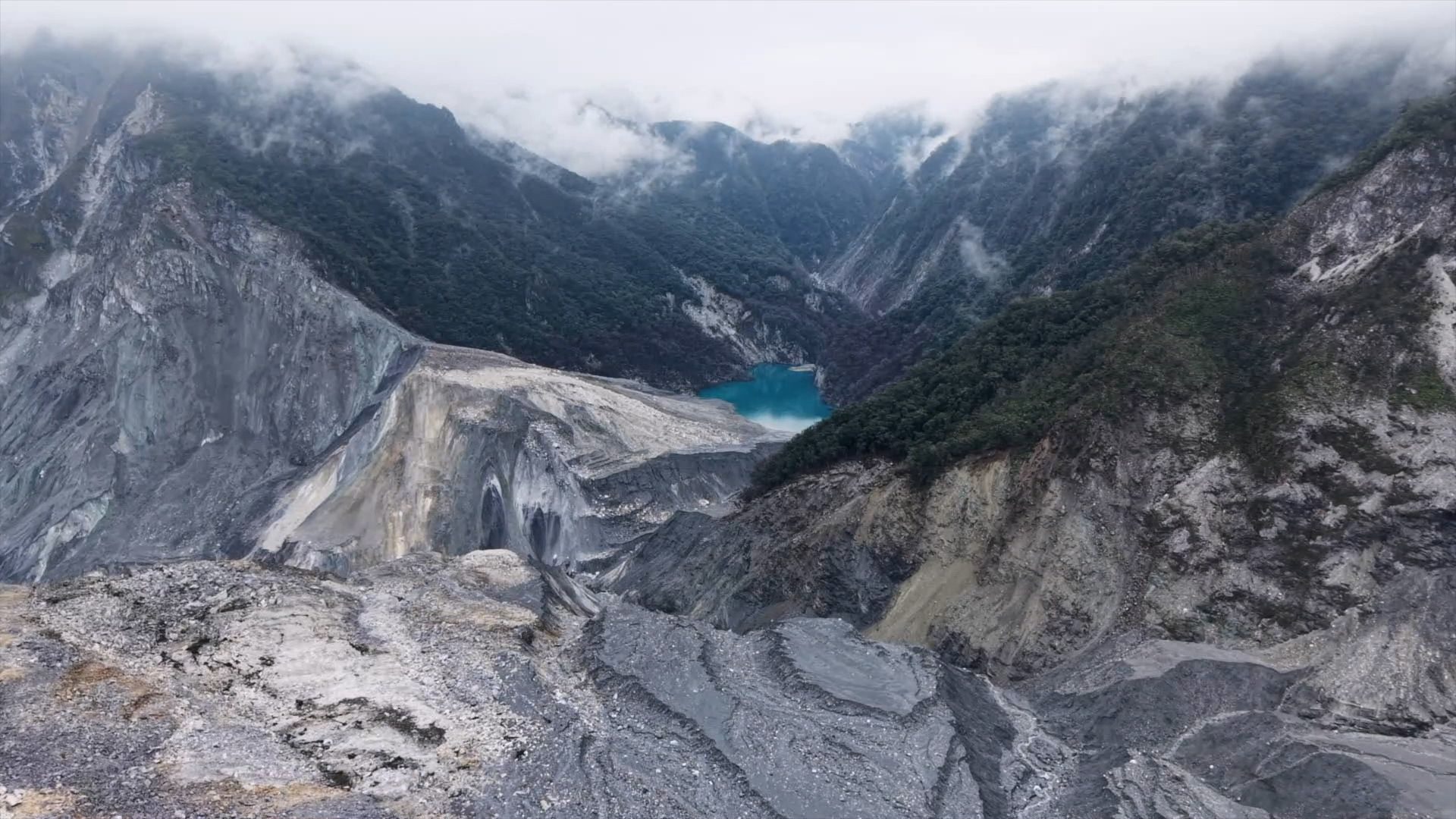 公視新聞部《我們的島》再探馬太鞍溪堰塞湖 深入上游崩塌地 直擊地形地貌劇變現場 公視新聞部《我們的島》再探馬太鞍溪堰塞湖 深入上游崩塌地 直擊地形地貌劇變現場